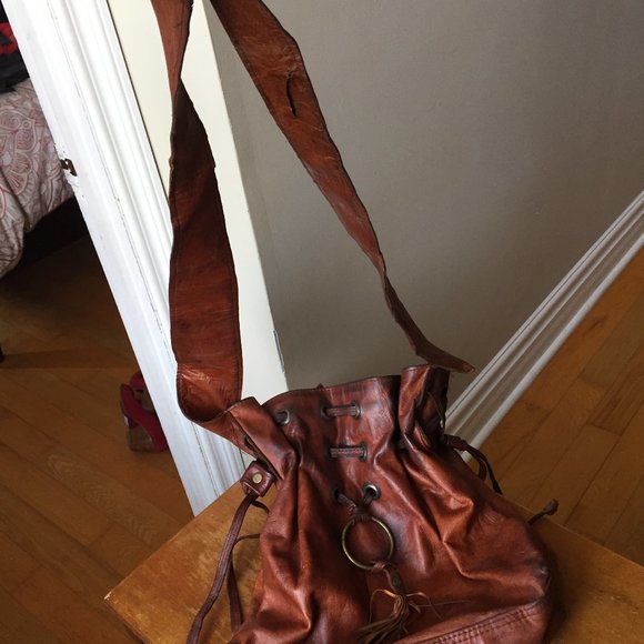 Handmade leather cross body bag - Picture 2 of 5